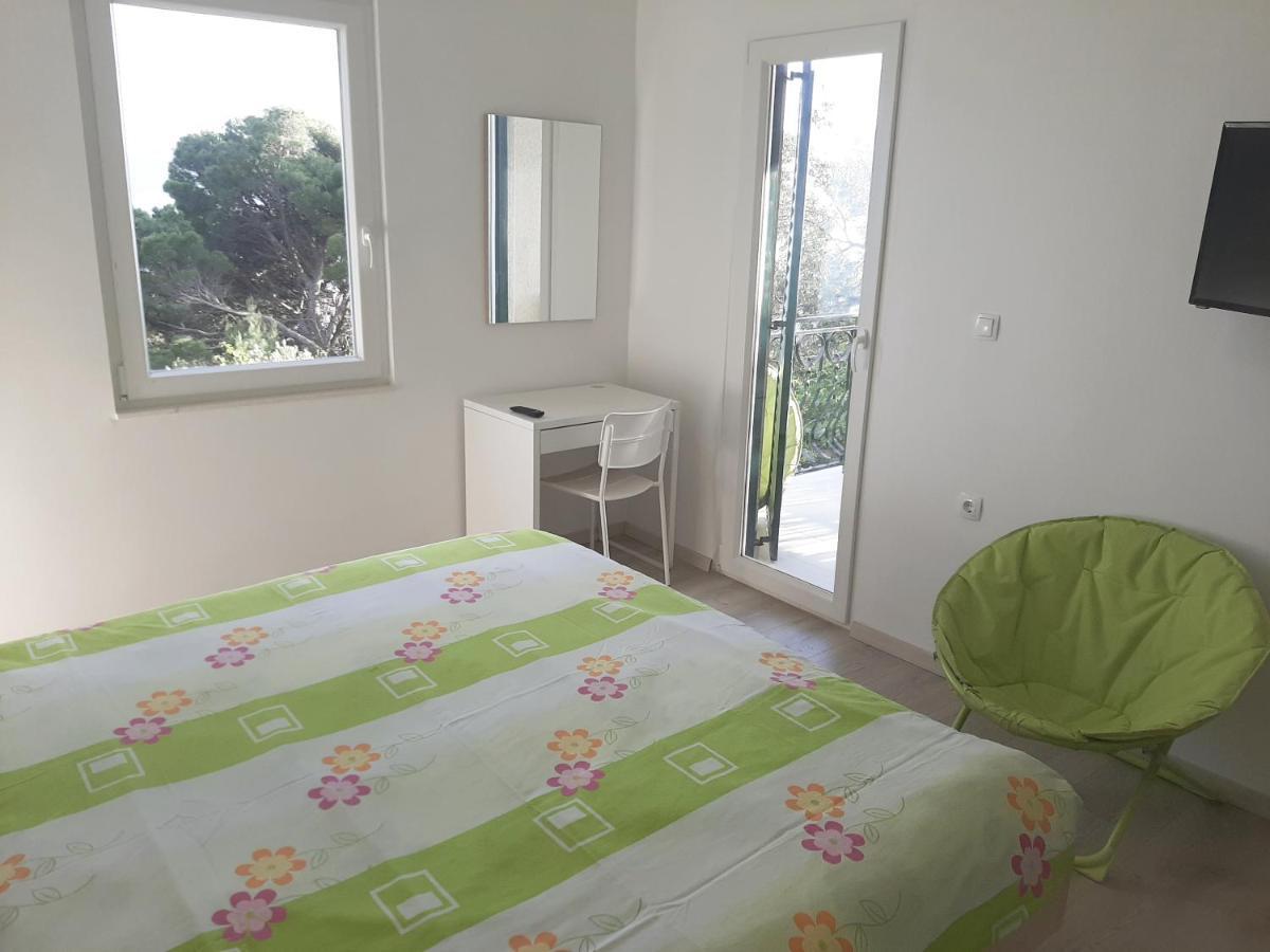 Apartman Maslina Pisak Exterior photo