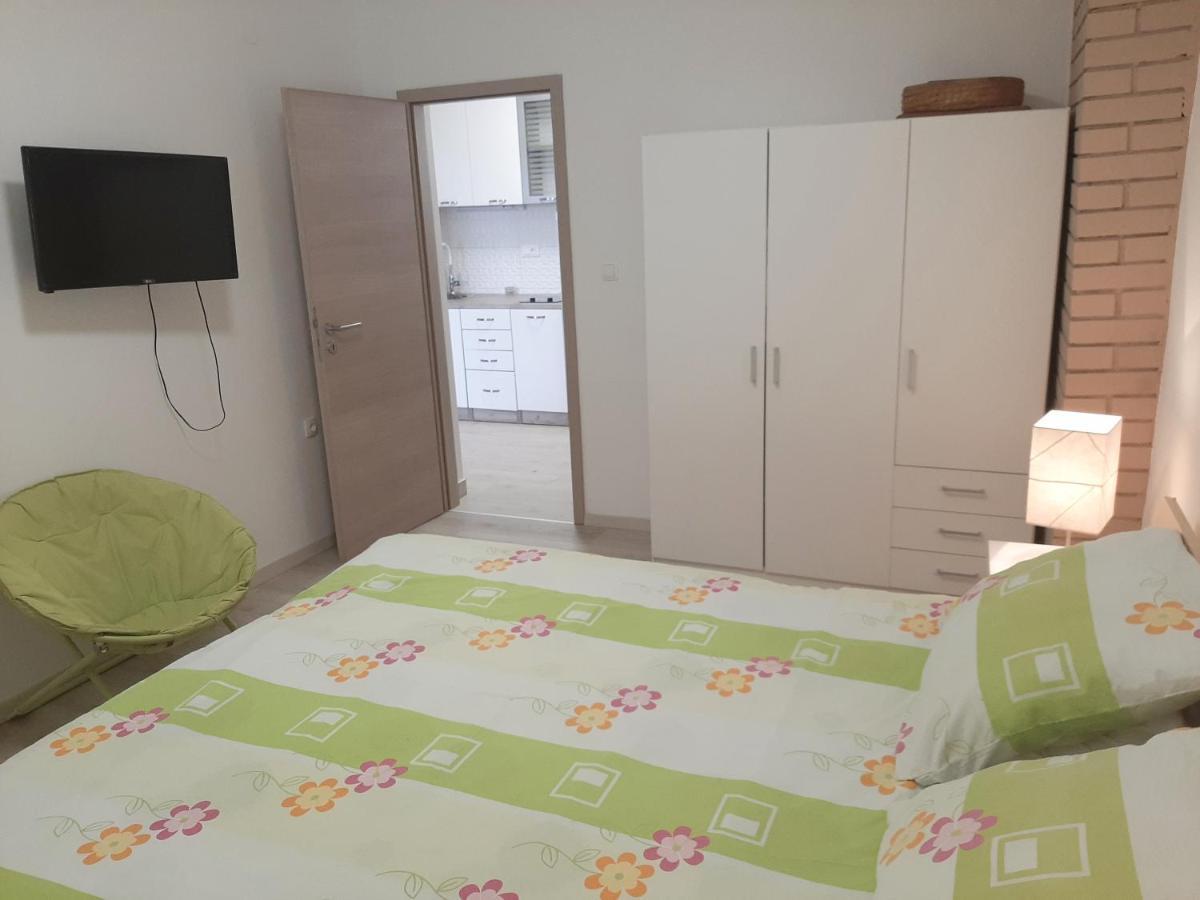 Apartman Maslina Pisak Exterior photo