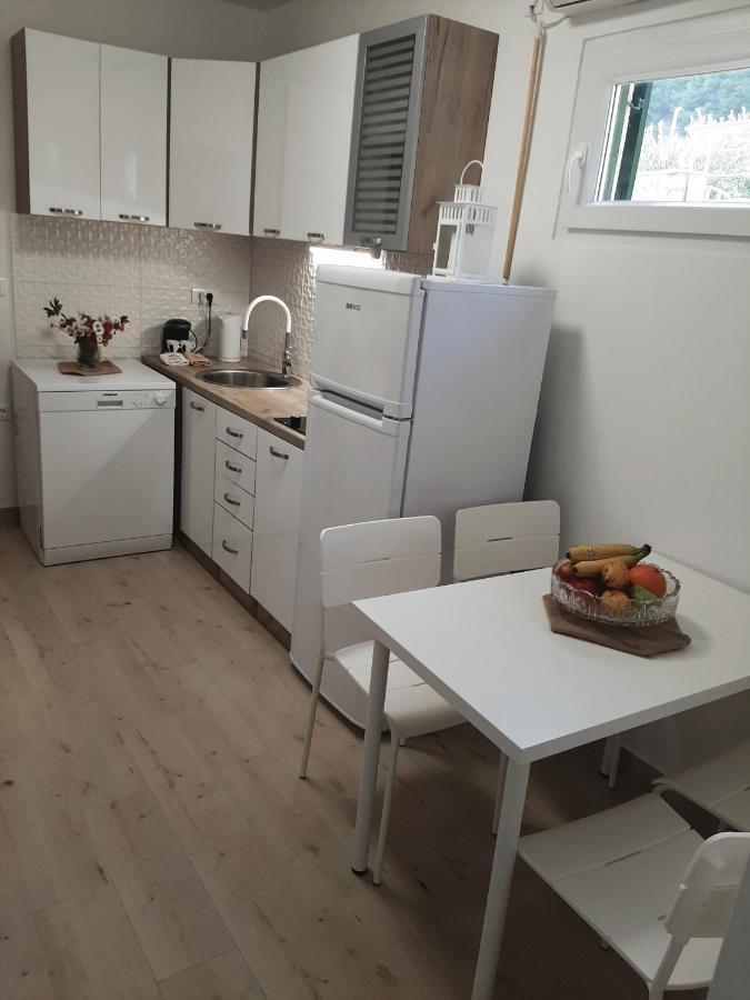 Apartman Maslina Pisak Exterior photo
