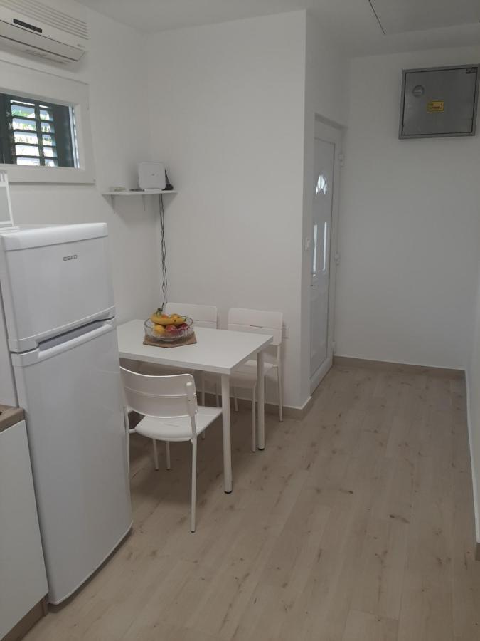 Apartman Maslina Pisak Exterior photo