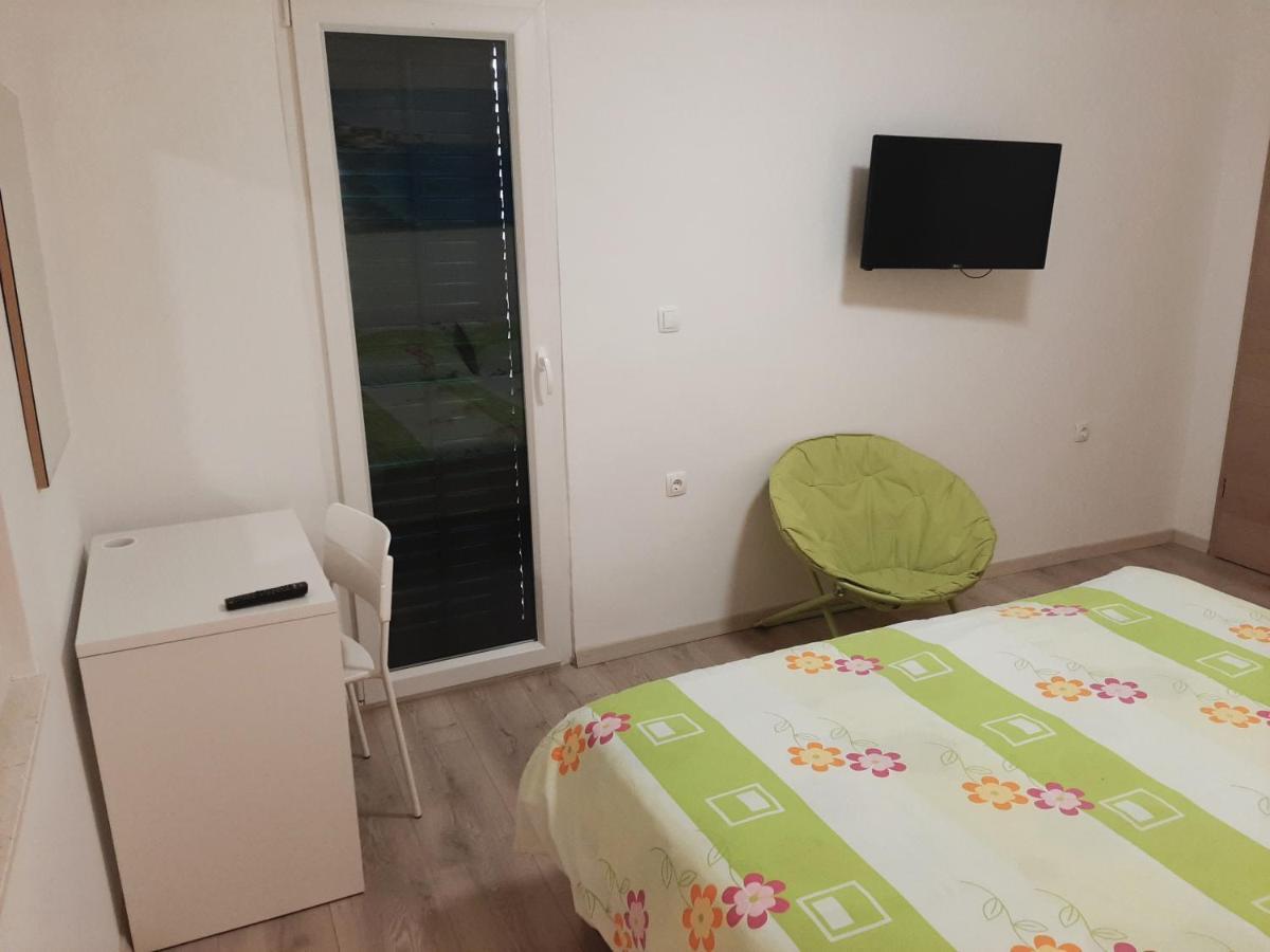 Apartman Maslina Pisak Exterior photo