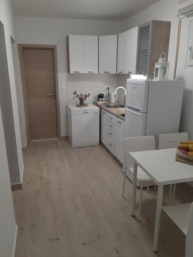 Apartman Maslina Pisak Exterior photo