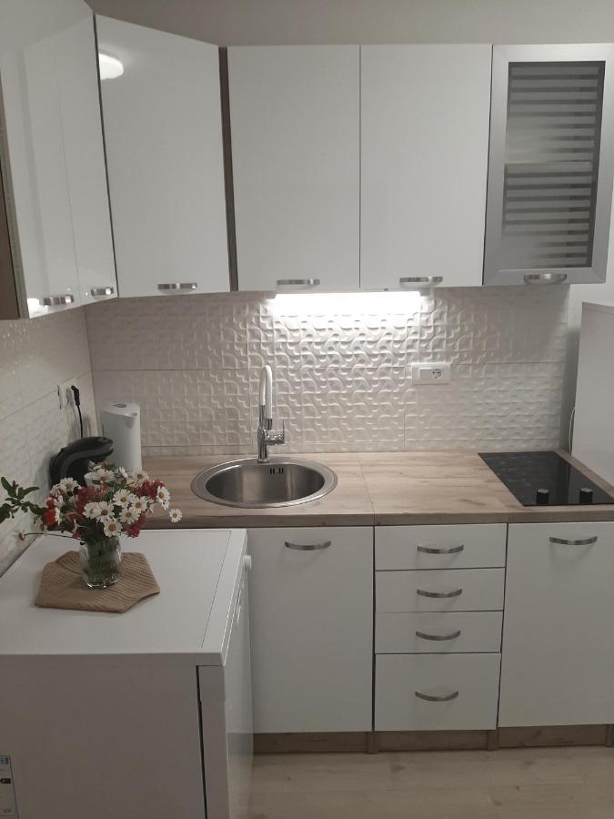 Apartman Maslina Pisak Exterior photo