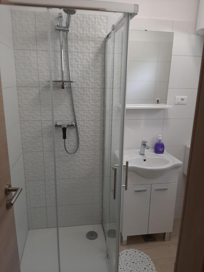 Apartman Maslina Pisak Exterior photo