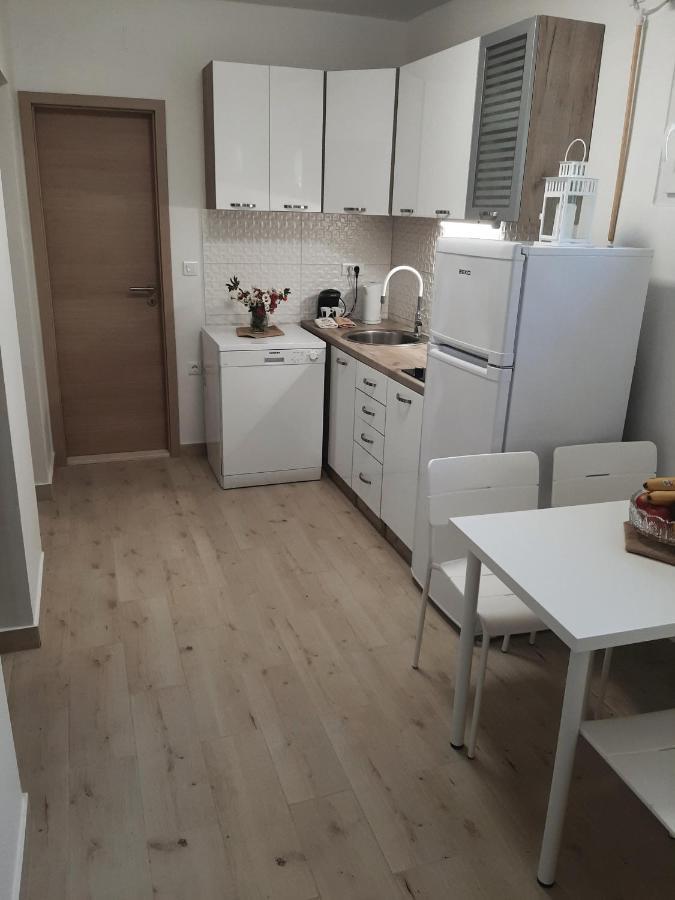 Apartman Maslina Pisak Exterior photo