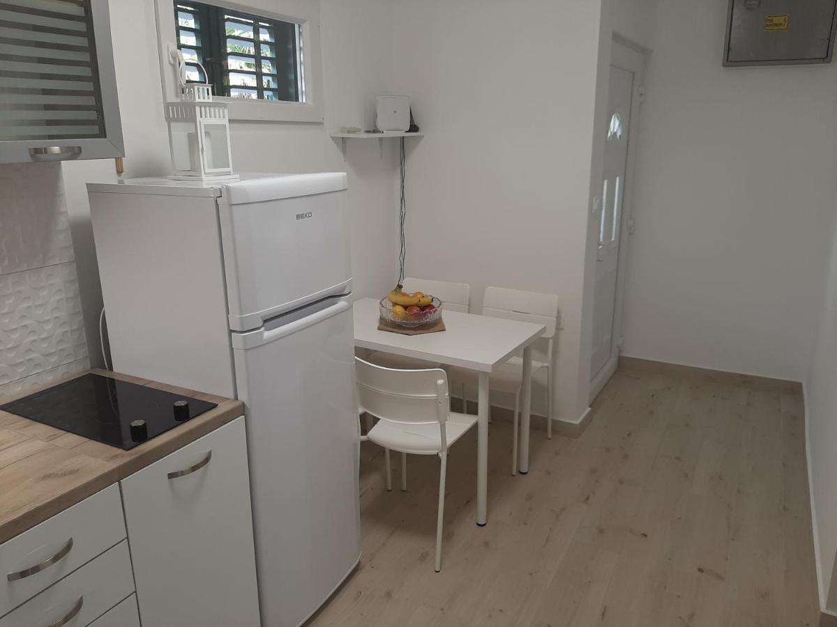 Apartman Maslina Pisak Exterior photo