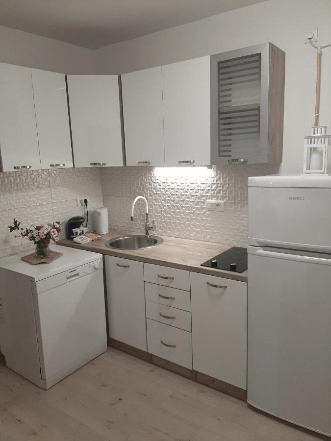 Apartman Maslina Pisak Exterior photo