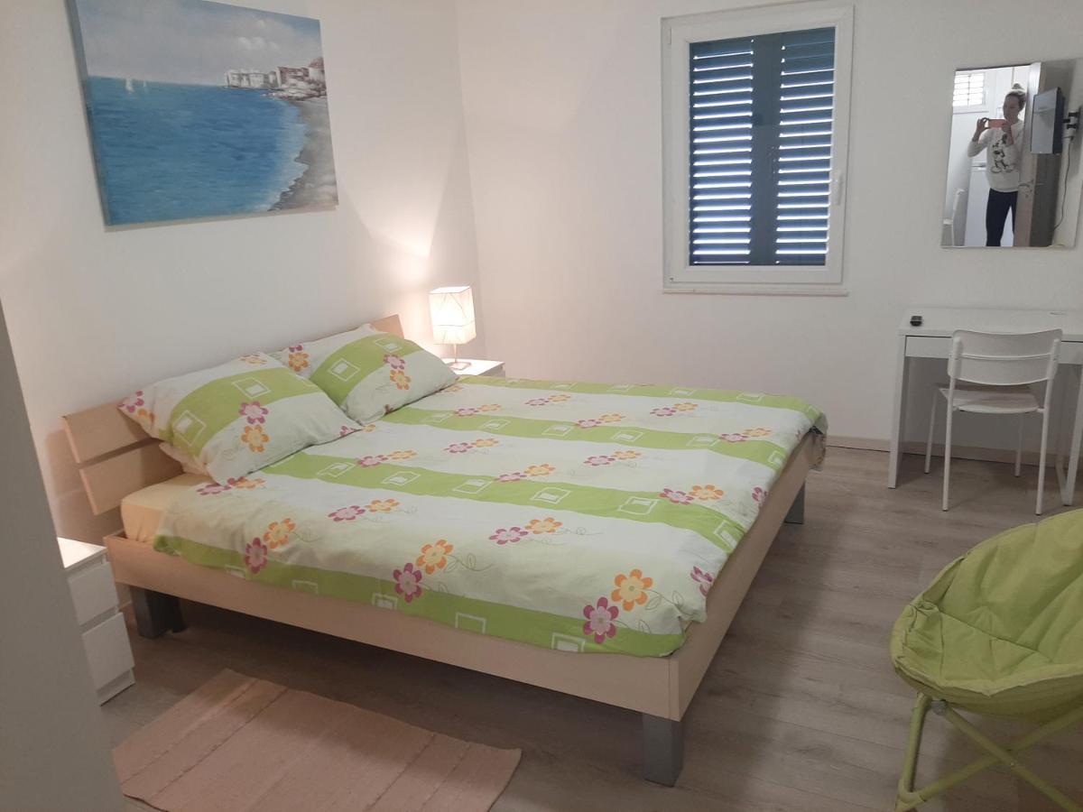 Apartman Maslina Pisak Exterior photo