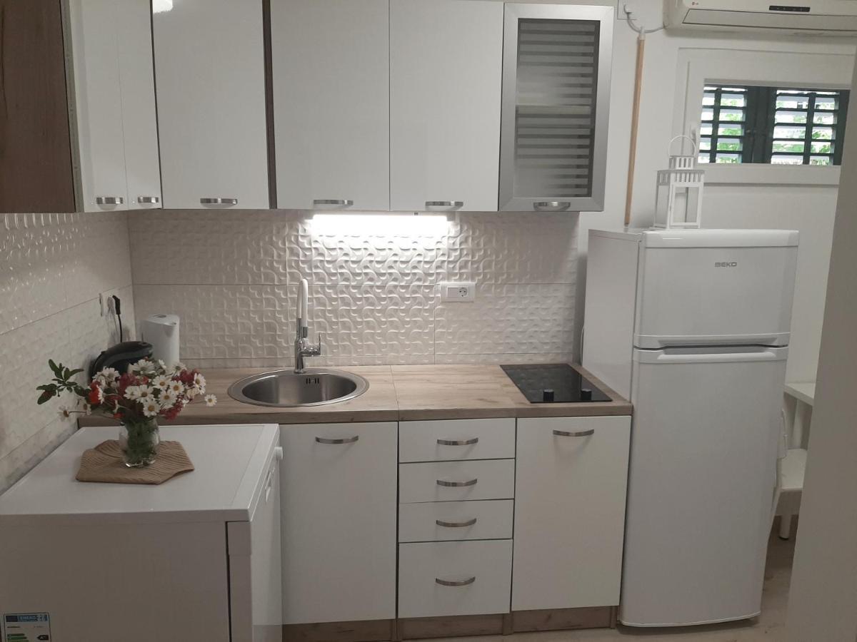 Apartman Maslina Pisak Exterior photo